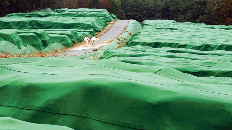 Catastrophe nucleaire de Fukushima, pres de 4 ans apres, travaux de decontamination a l'interieur de la zone contaminee